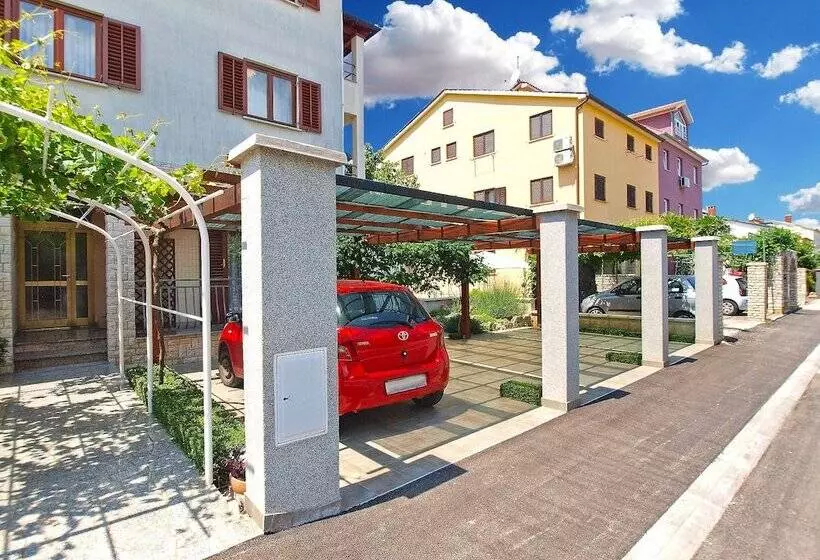 ペンション Apartment Mira 1293