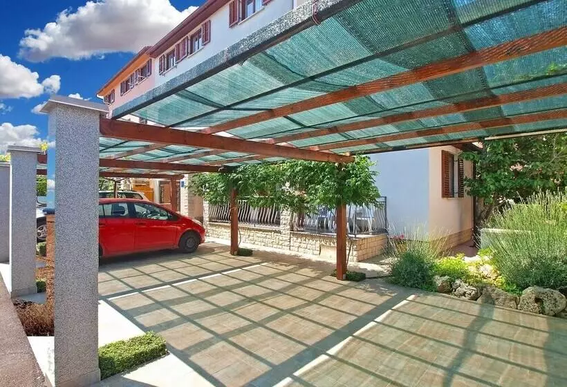 ペンション Apartment Mira 1293