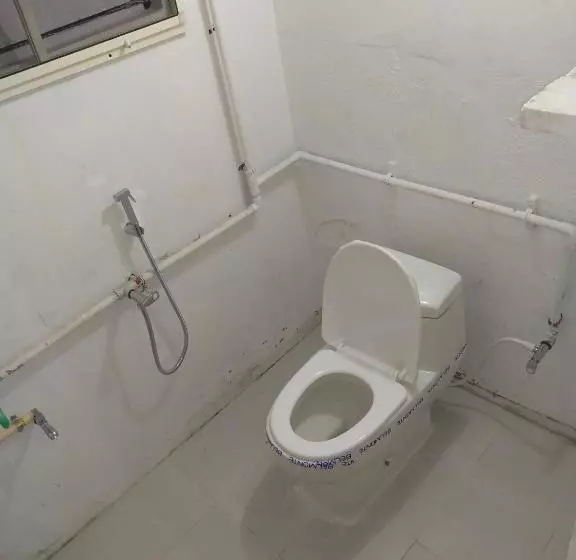 تختخواب و صبحانه Mayurapriya Inn