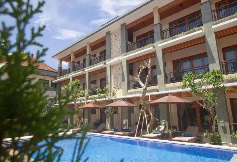 ホテル D Sarian Seminyak