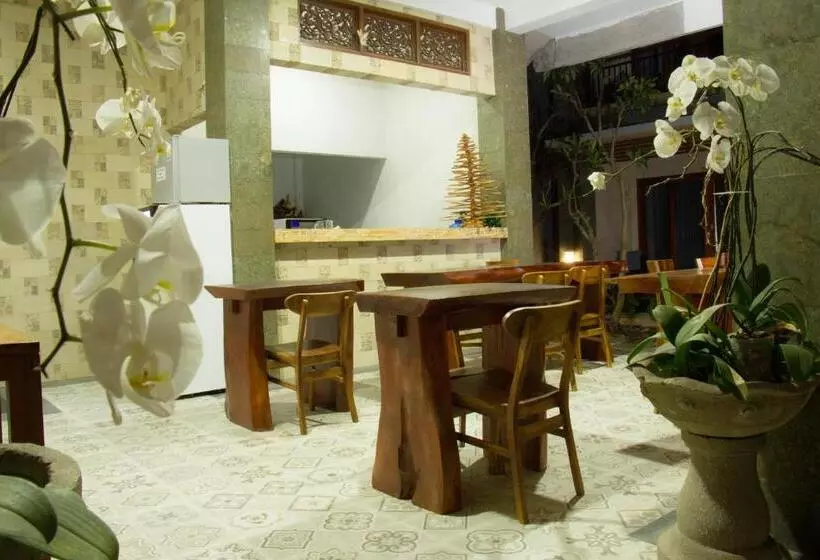 ホテル D Sarian Seminyak