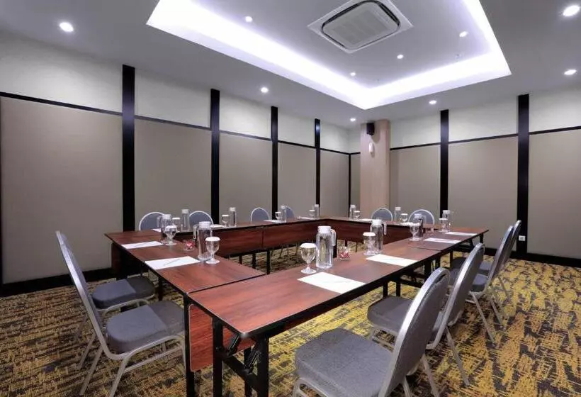 ホテル Quest Prime Cikarang By Aston