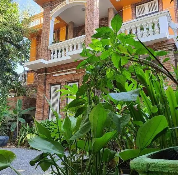 پانسیون Brightness Villa
