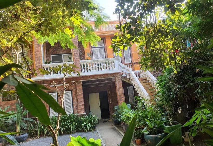 پانسیون Brightness Villa