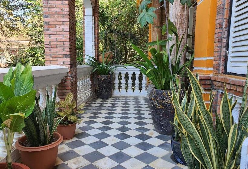 پانسیون Brightness Villa