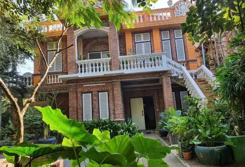 پانسیون Brightness Villa