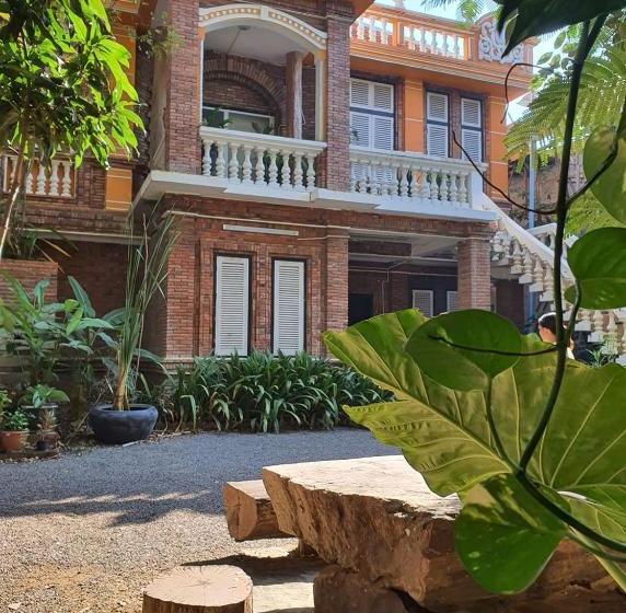 پانسیون Brightness Villa