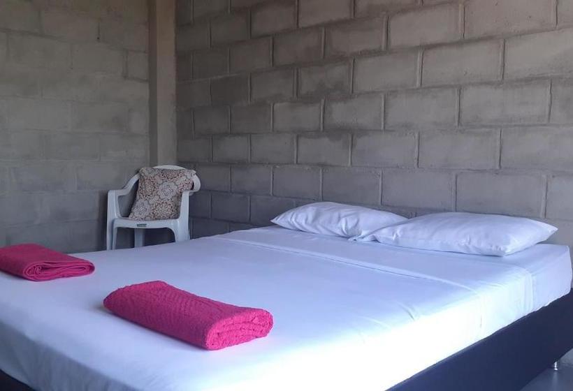 پانسیون Kitesurf Hostal Ocean House Santa Verónica