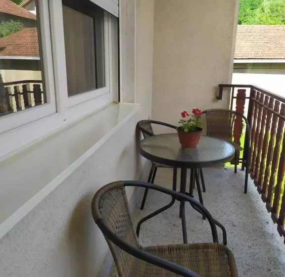 ユースホステル Apartment   Jona