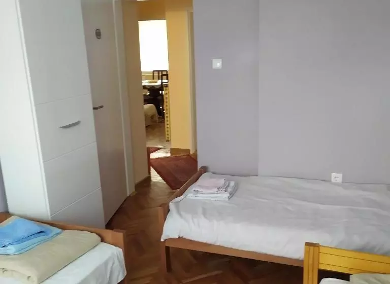 ユースホステル Apartment   Jona