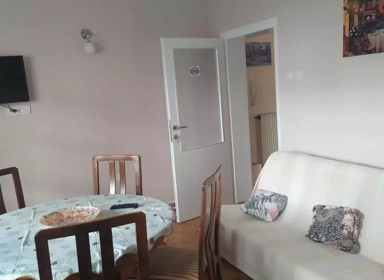 ユースホステル Apartment   Jona