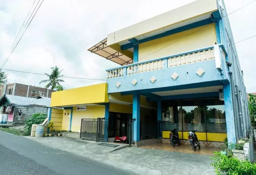 ホテル Reddoorz Near H. Hasan Aroeboesman Airport