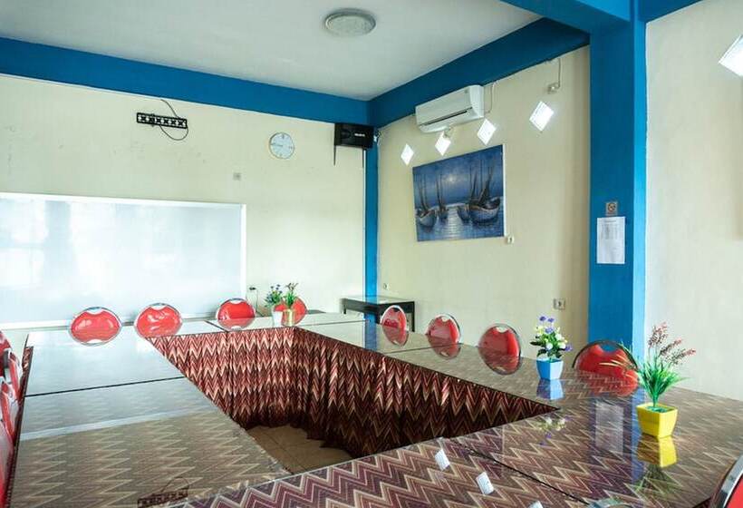 فندق Reddoorz Near H. Hasan Aroeboesman Airport