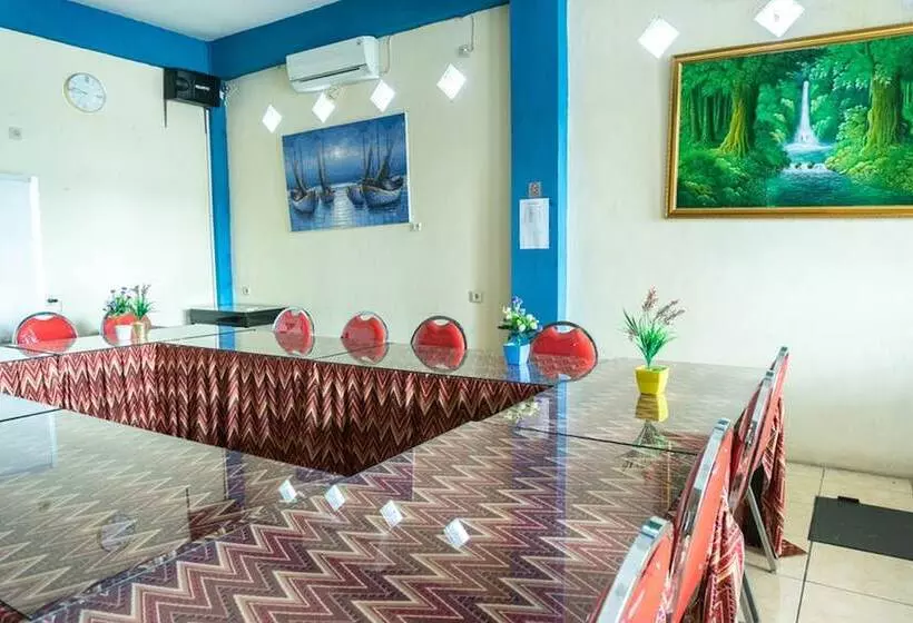 ホテル Reddoorz Near H. Hasan Aroeboesman Airport