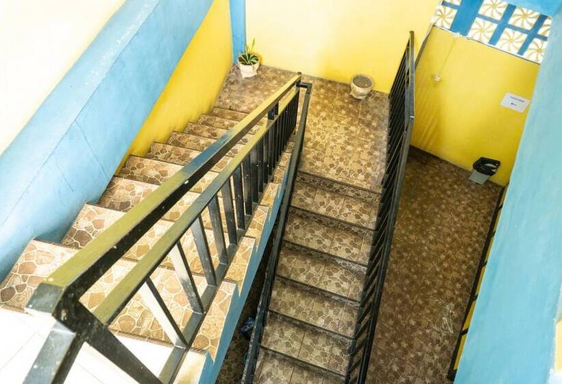 فندق Reddoorz Near H. Hasan Aroeboesman Airport