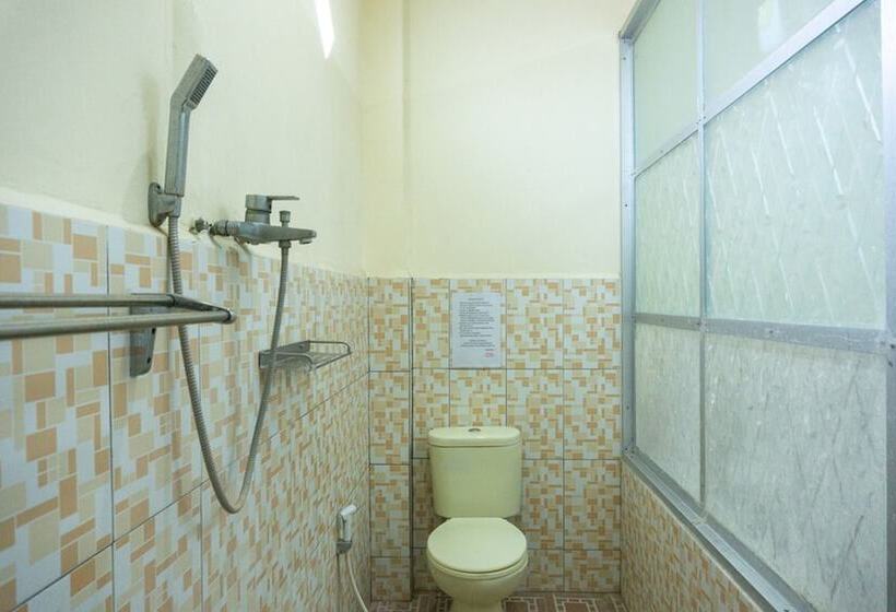 فندق Reddoorz Near H. Hasan Aroeboesman Airport