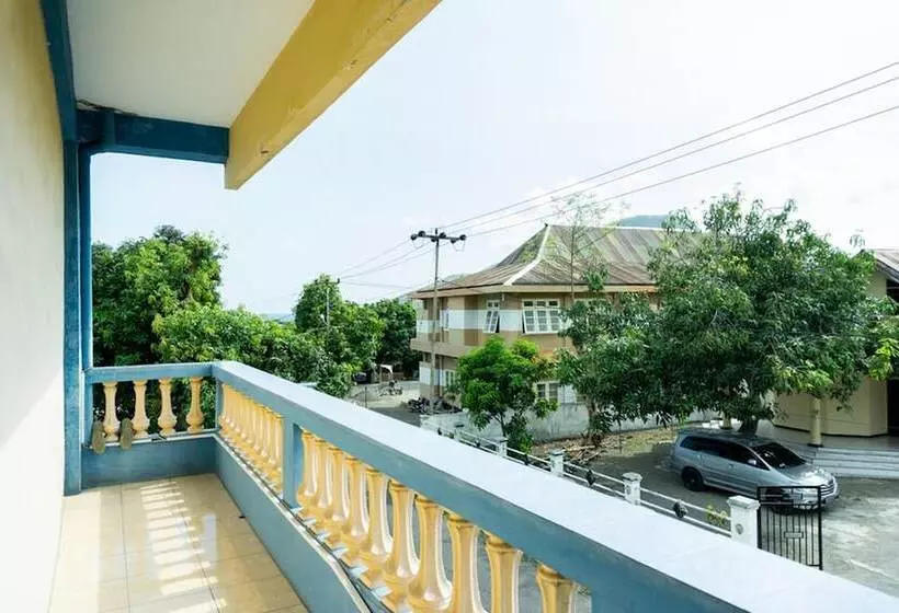 ホテル Reddoorz Near H. Hasan Aroeboesman Airport