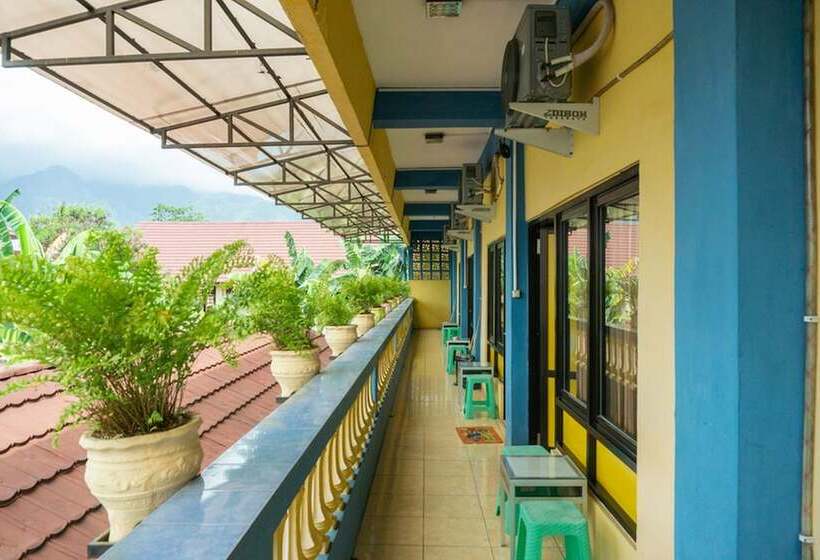 فندق Reddoorz Near H. Hasan Aroeboesman Airport