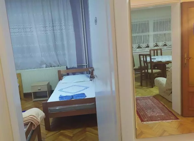 ユースホステル Apartment   Jona