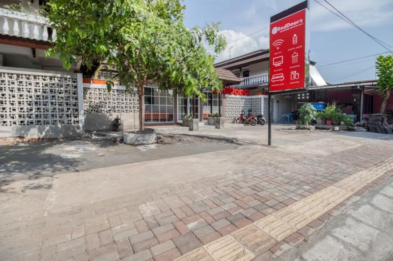 פנסיון Reddoorz Near Malioboro Tugu Station Jogja 2
