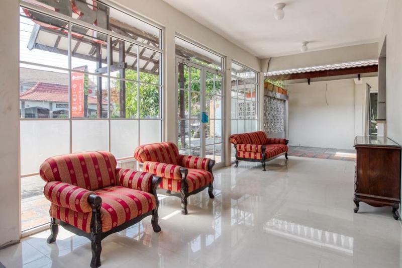 פנסיון Reddoorz Near Malioboro Tugu Station Jogja 2