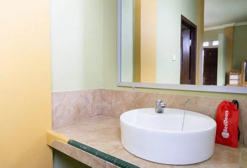 Hotelli Reddoorz Near Senaru Rinjani