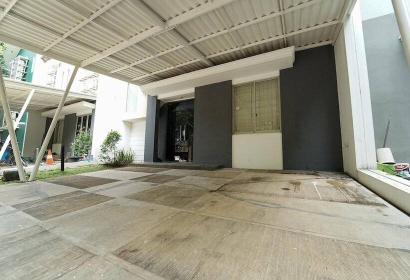 פנסיון Koolkost Near Universitas Prasetiya Mulya