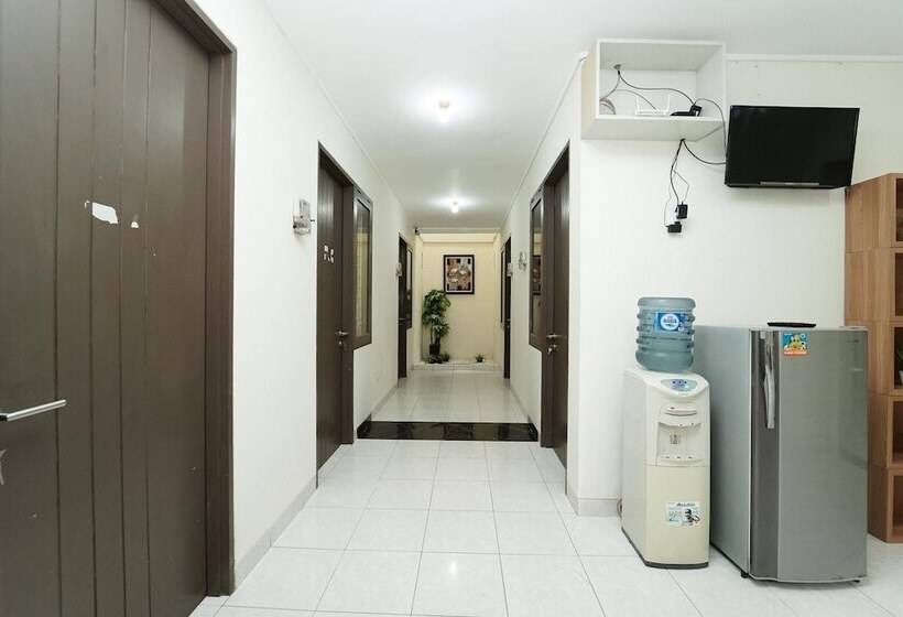 פנסיון Koolkost Near Universitas Prasetiya Mulya