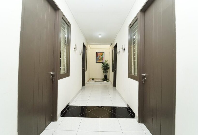 פנסיון Koolkost Near Universitas Prasetiya Mulya