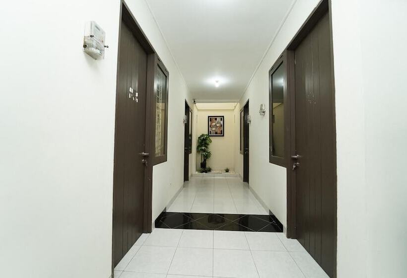 פנסיון Koolkost Near Universitas Prasetiya Mulya