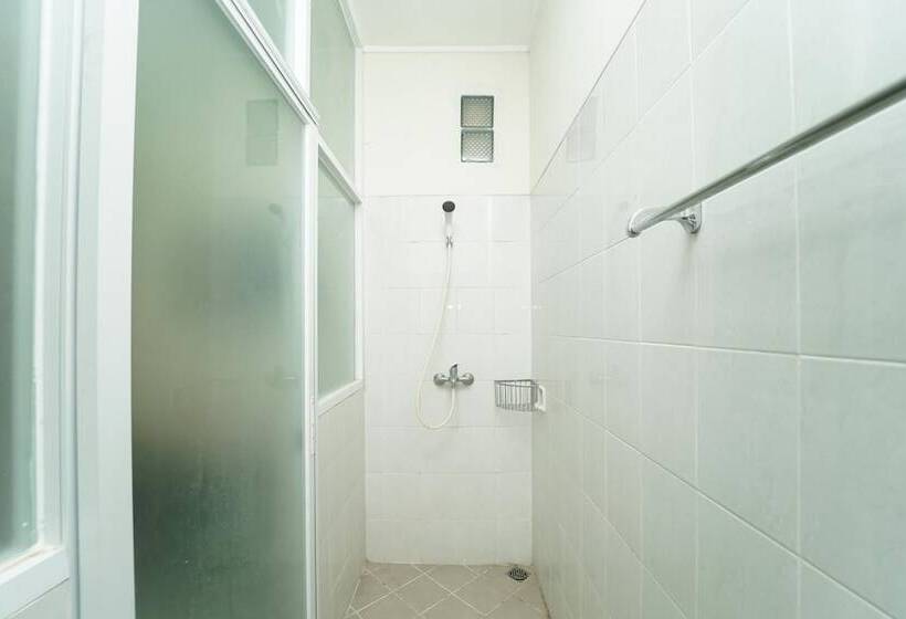 פנסיון Koolkost Near Universitas Prasetiya Mulya