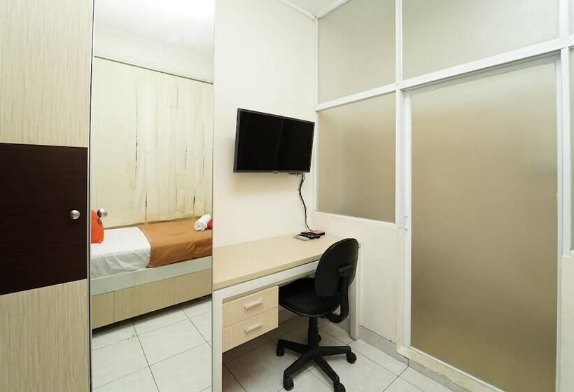 פנסיון Koolkost Near Universitas Prasetiya Mulya