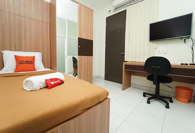 פנסיון Koolkost Near Universitas Prasetiya Mulya