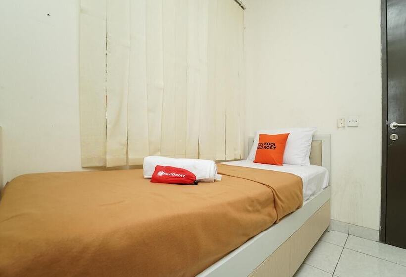 פנסיון Koolkost Near Universitas Prasetiya Mulya