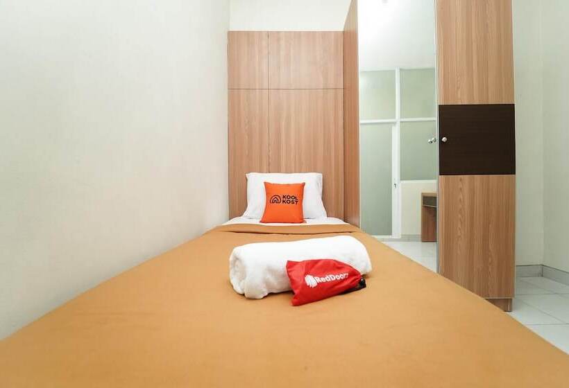 פנסיון Koolkost Near Universitas Prasetiya Mulya