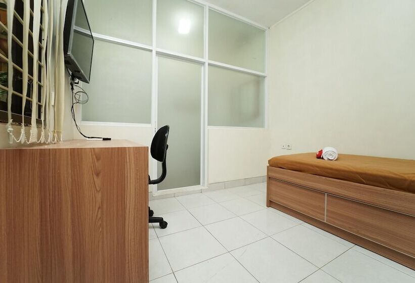 פנסיון Koolkost Near Universitas Prasetiya Mulya