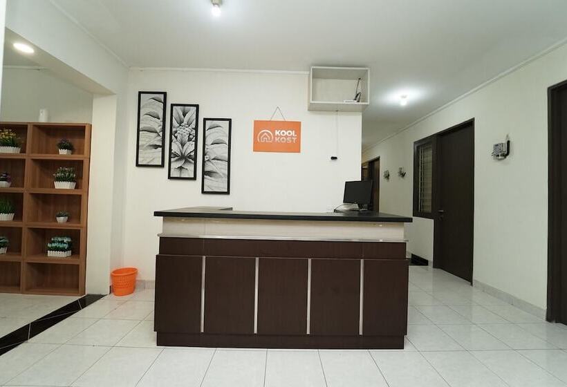 פנסיון Koolkost Near Universitas Prasetiya Mulya