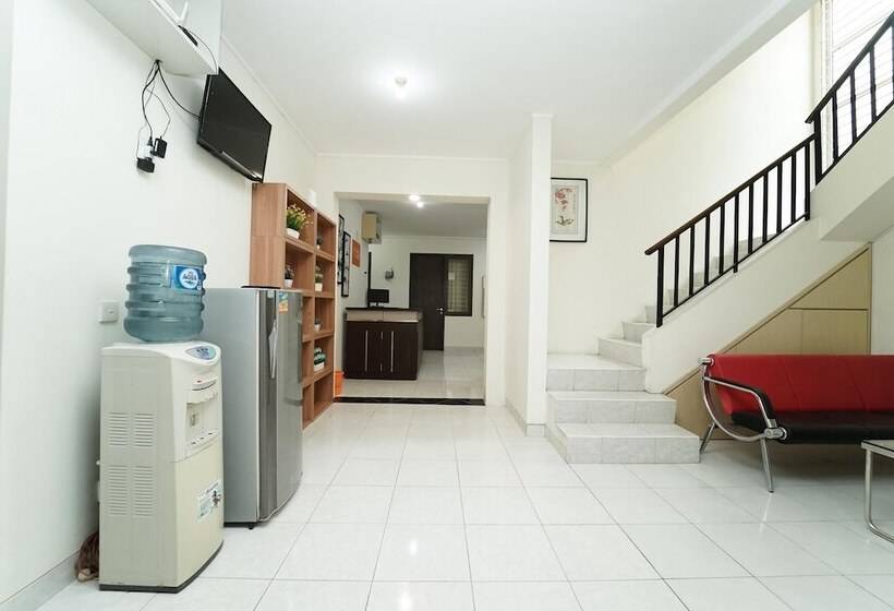 פנסיון Koolkost Near Universitas Prasetiya Mulya