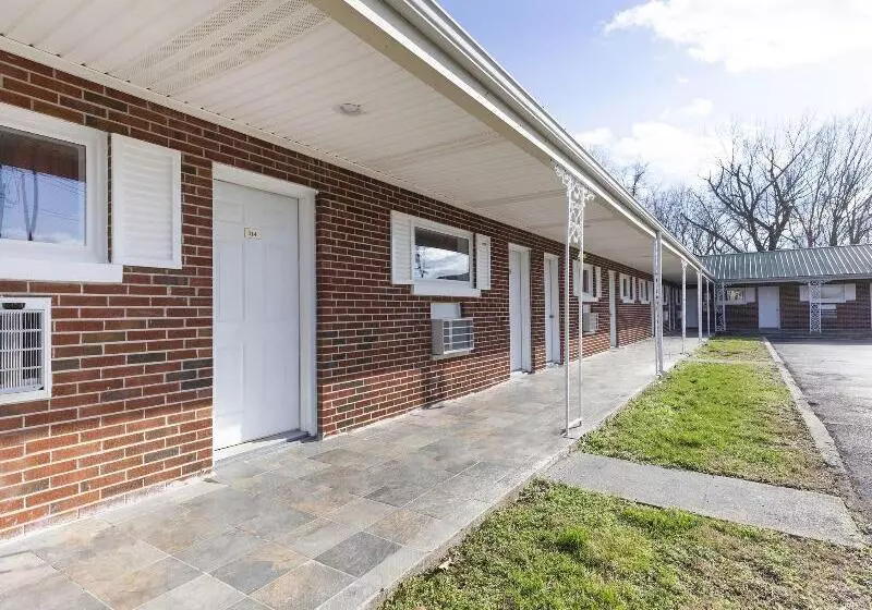 モーテル OYO Hotel Cave City KY