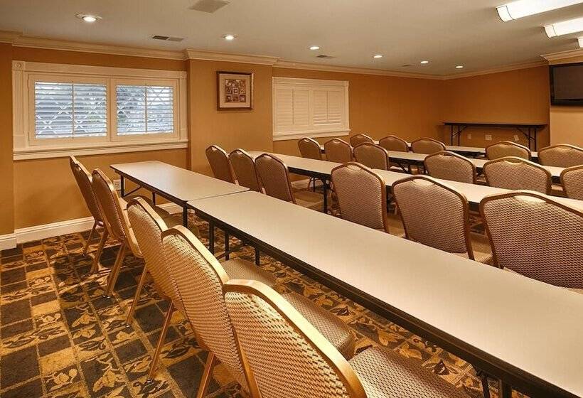 Отель Best Western Plus Kingsland