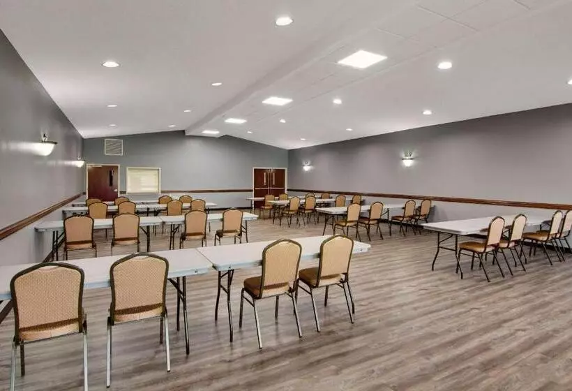 فندق Clarion Pointe On The Lake Clarksvillesouth Hill West