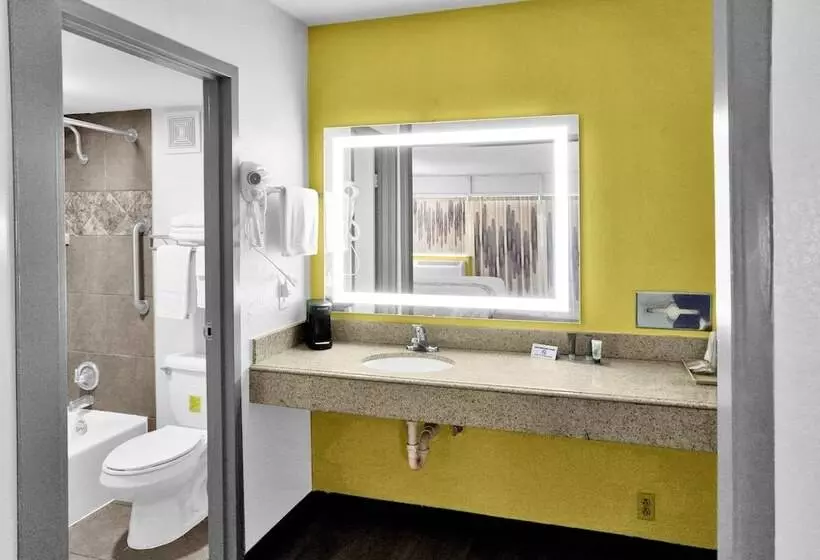 בית מלון כפרי Econo Lodge Carlsbad Caverns Area