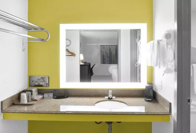 בית מלון כפרי Econo Lodge Carlsbad Caverns Area