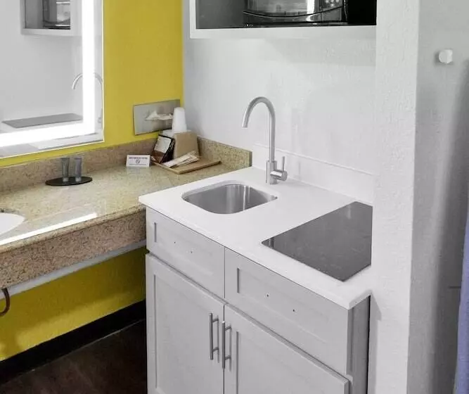 בית מלון כפרי Econo Lodge Carlsbad Caverns Area