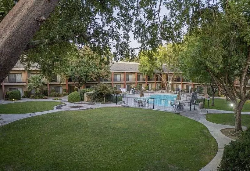 酒店 Piccadilly Inn Airport