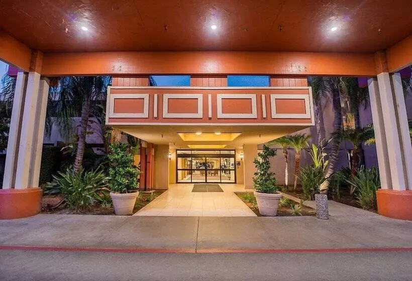 酒店 Piccadilly Inn Airport