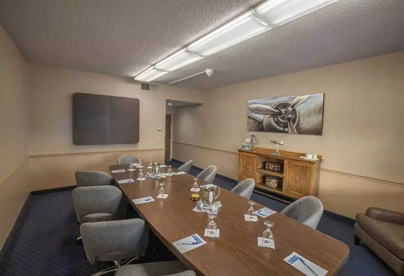 酒店 Piccadilly Inn Airport