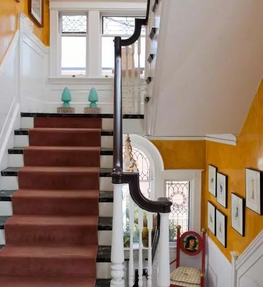 هتل Pomegranate Inn