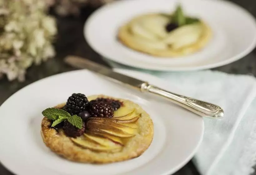 هتل Pomegranate Inn