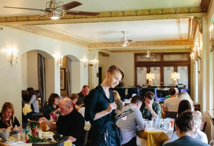 The Plaza Hotel   Milwaukee